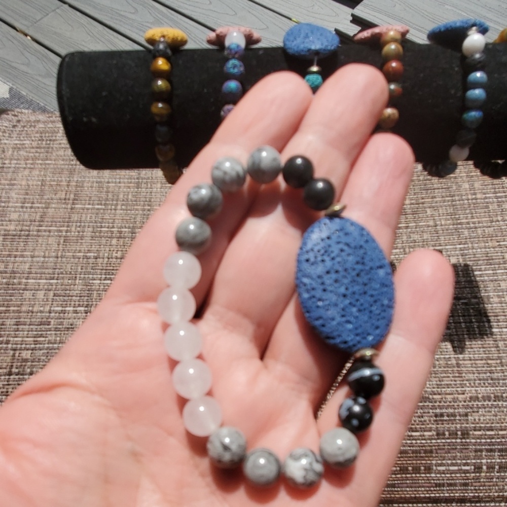 Lava stone stretchy bracelets - Picture 5 of 8